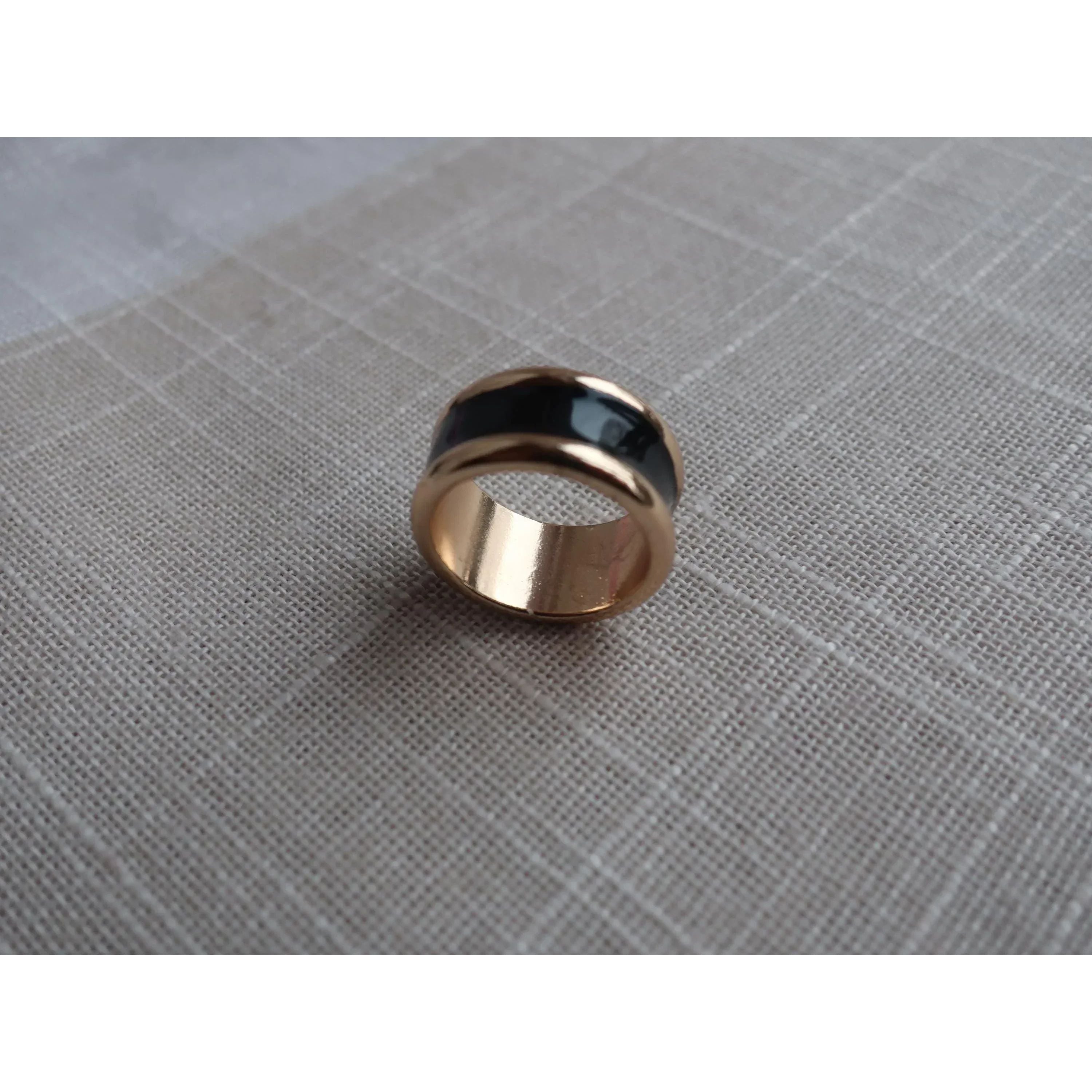 Elegant black and gold enamel scarf ring on linen background - silk scarf accessory by Scarves4you

