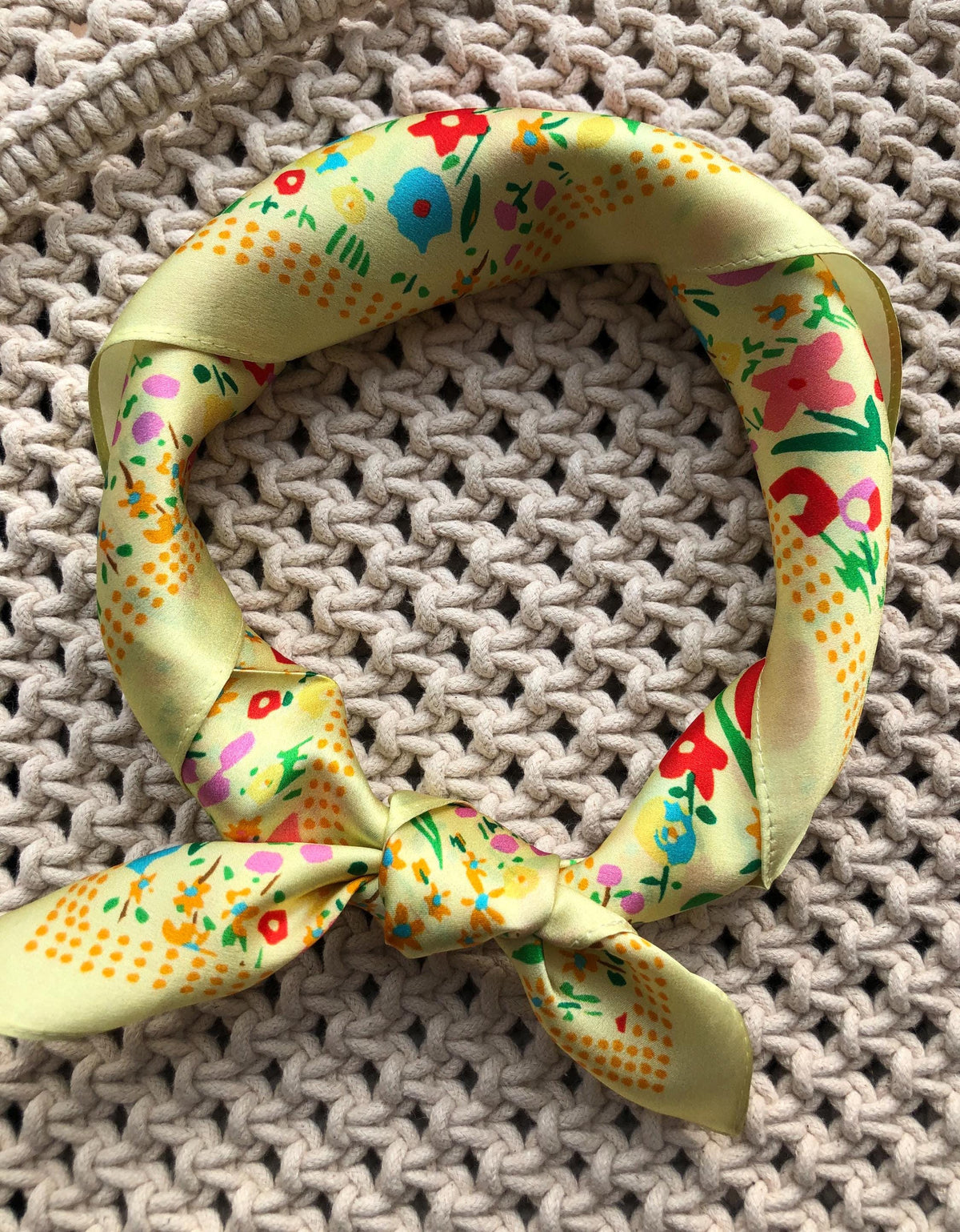 Natural Mulberry Silk Scarf – Yellow Floral Vintage Design – 53x53 cm
