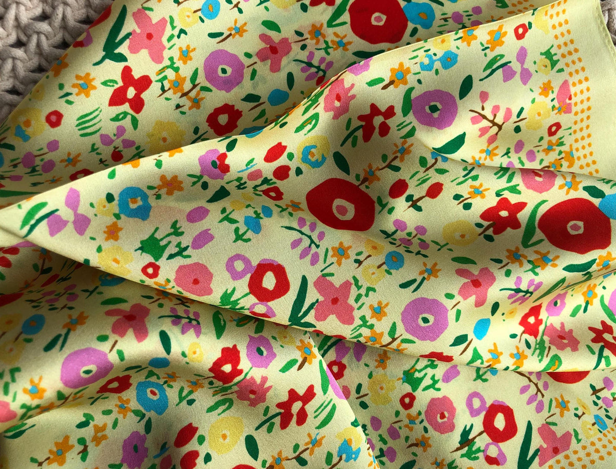 Natural Mulberry Silk Scarf – Yellow Floral Vintage Design – 53x53 cm