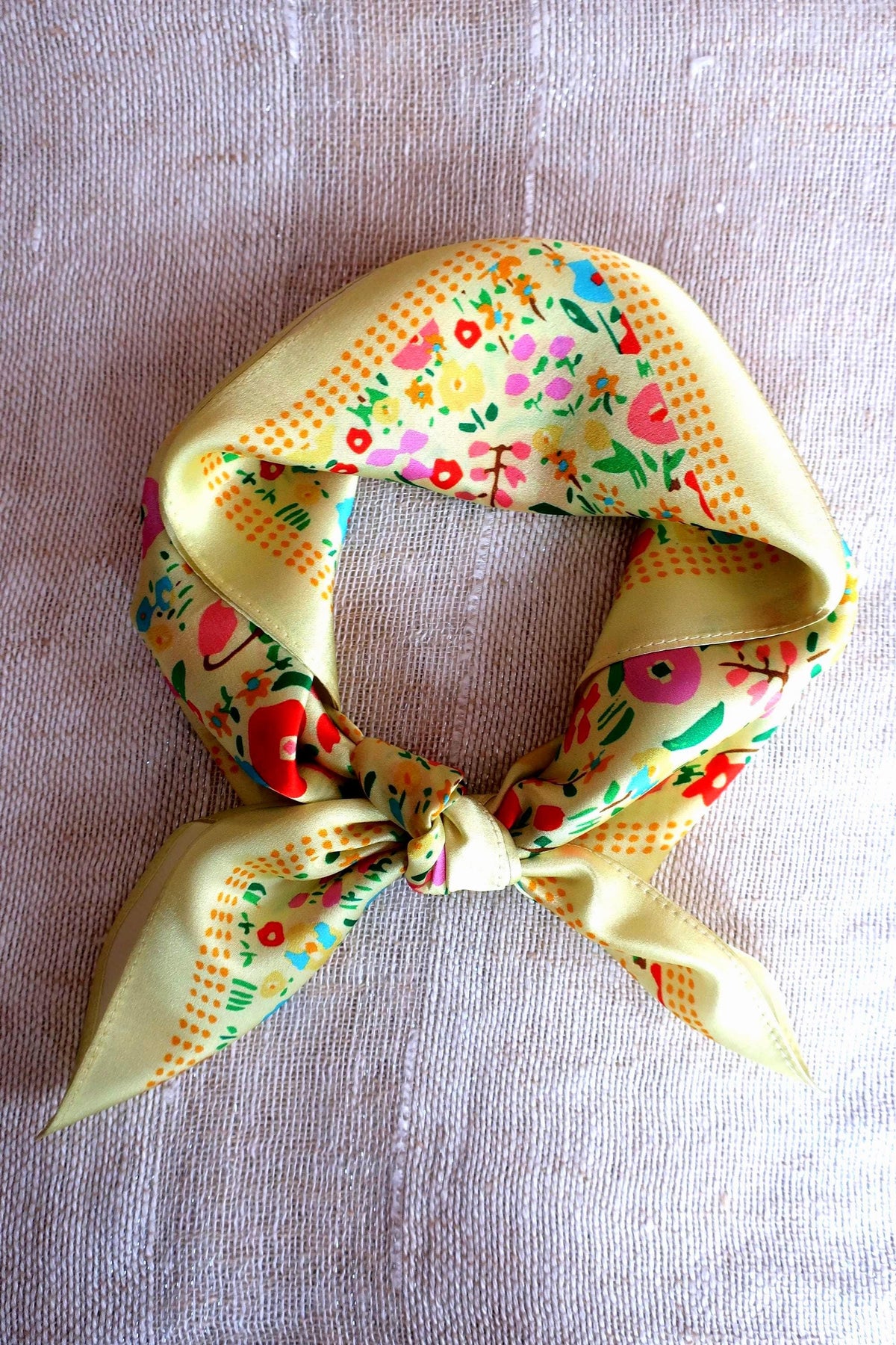 Natural Mulberry Silk Scarf – Yellow Floral Vintage Design – 53x53 cm