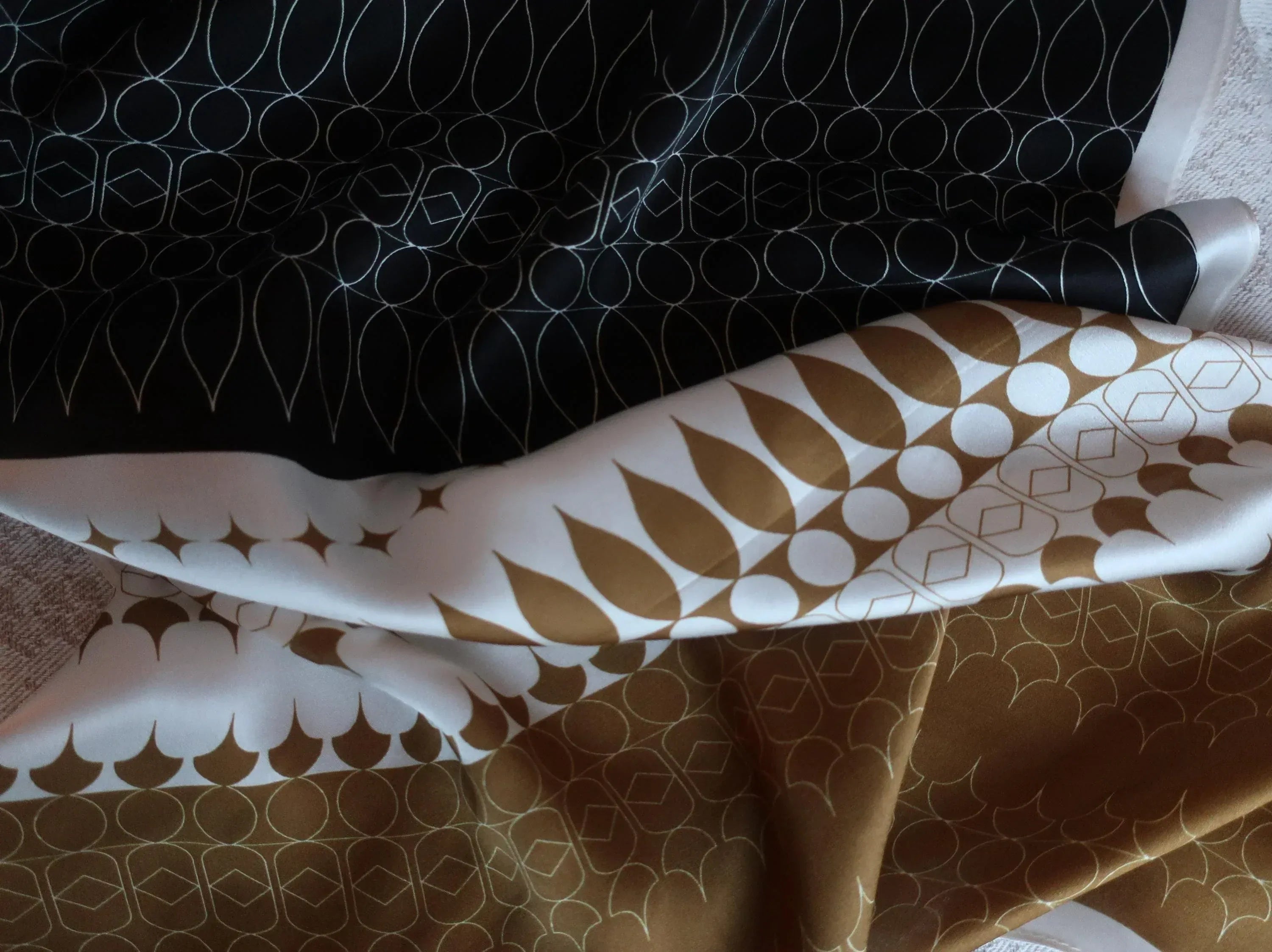 53x53 cm Mulberry Silk Geometric Scarf | Black White Gold | Luxury Square Scarf | Women's & Men's Neckerchief - Scarves4you