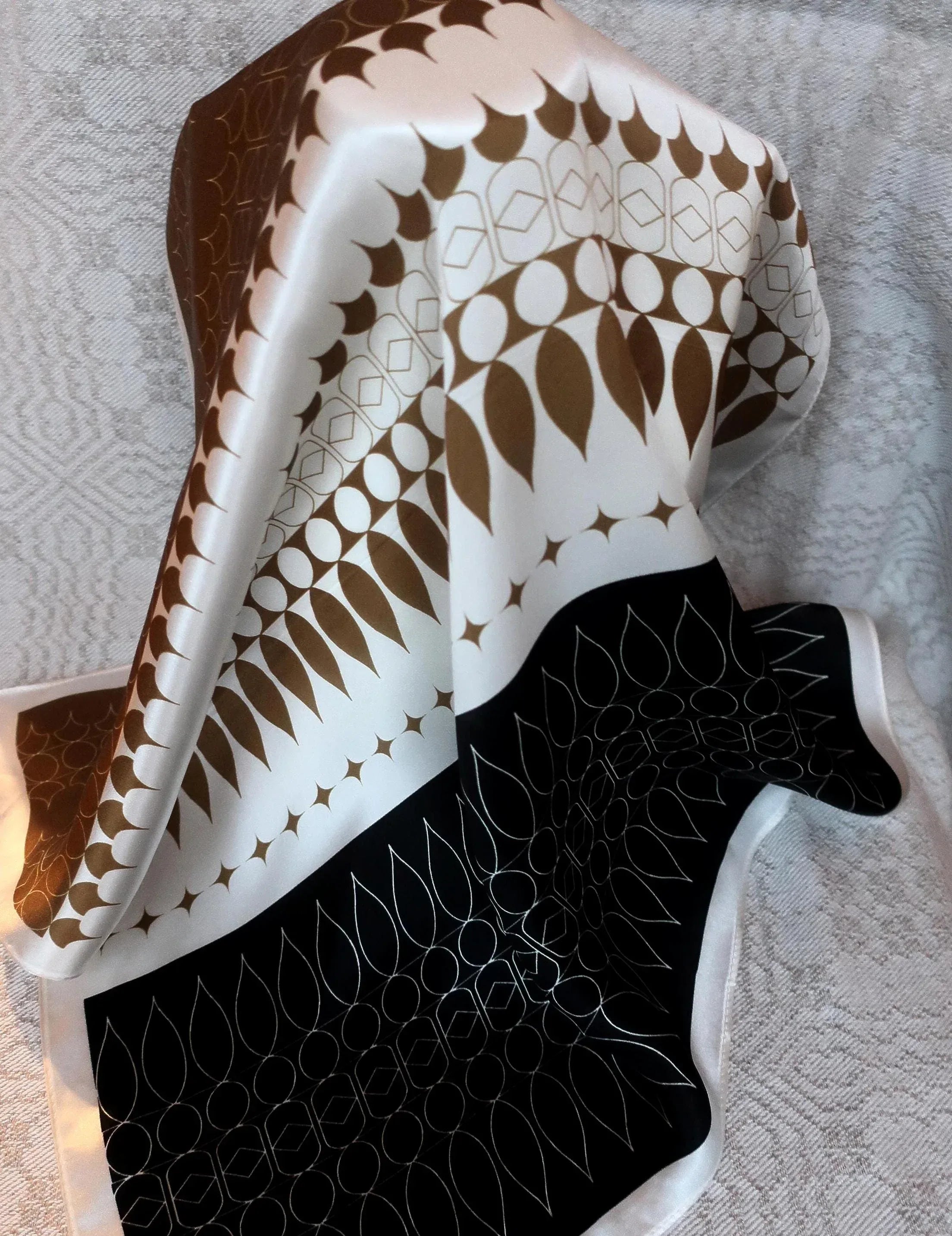 53x53 cm Mulberry Silk Geometric Scarf | Black White Gold | Luxury Square Scarf | Women's & Men's Neckerchief - Scarves4you