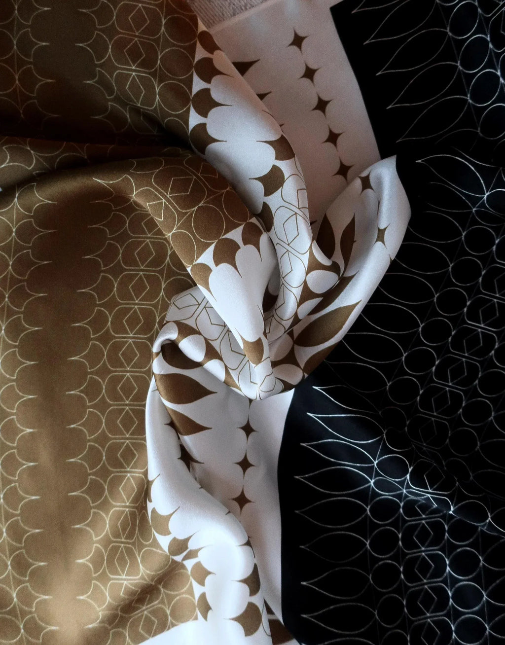 53x53 cm Mulberry Silk Geometric Scarf | Black White Gold | Luxury Square Scarf | Women's & Men's Neckerchief - Scarves4you