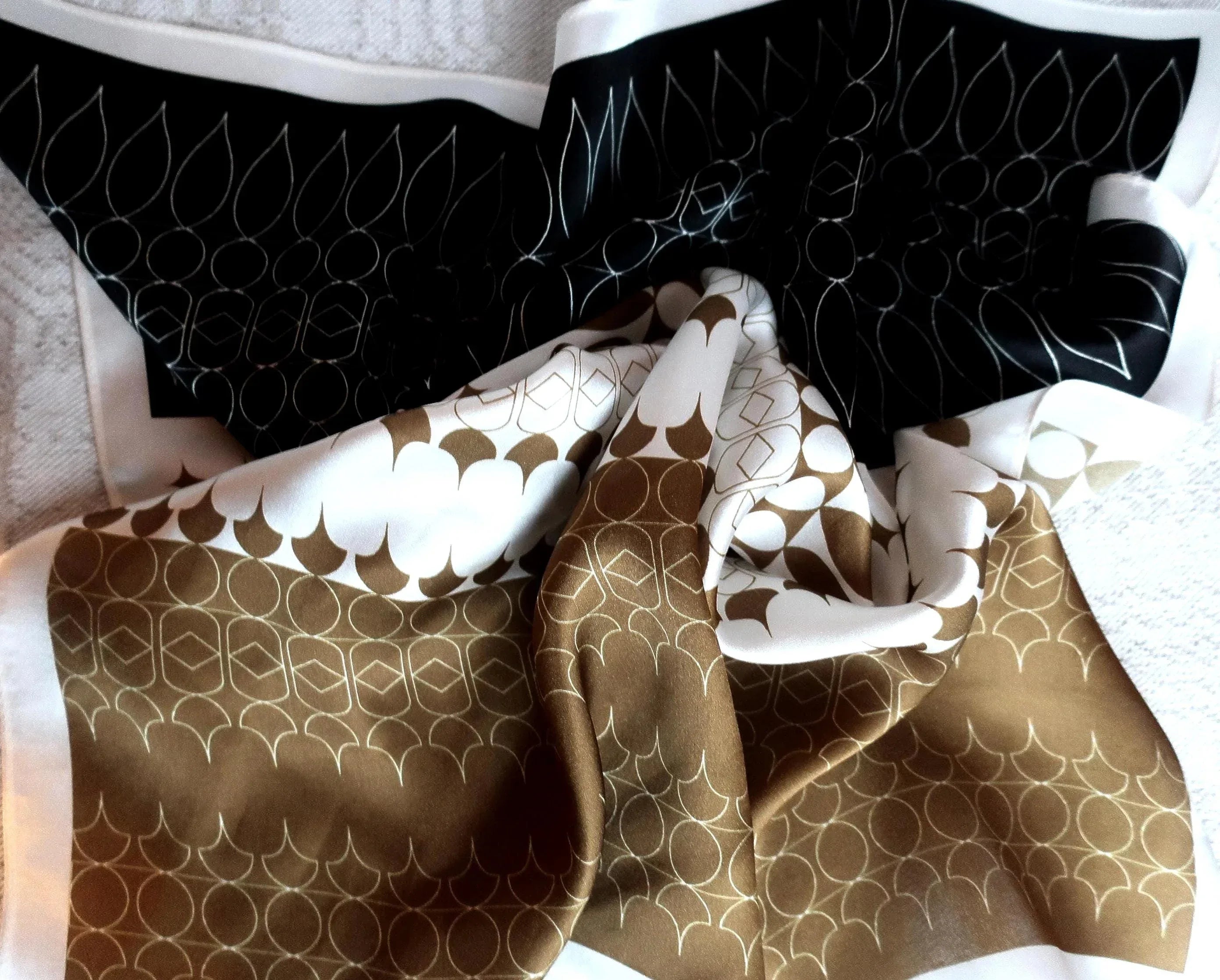 53x53 cm Mulberry Silk Geometric Scarf | Black White Gold | Luxury Square Scarf | Women's & Men's Neckerchief - Scarves4you
