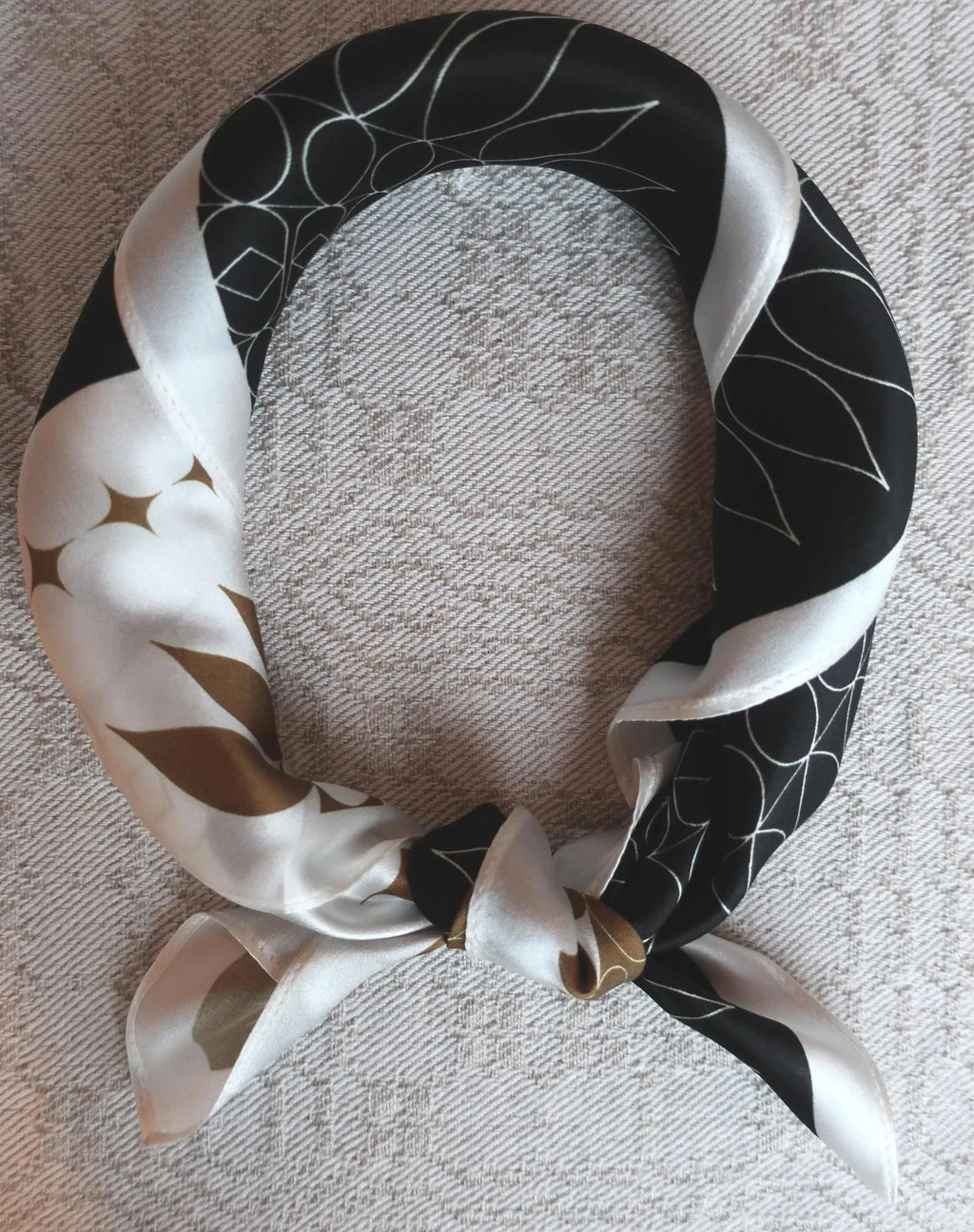 53x53 cm Mulberry Silk Geometric Scarf | Black White Gold | Luxury Square Scarf | Women's & Men's Neckerchief - Scarves4you