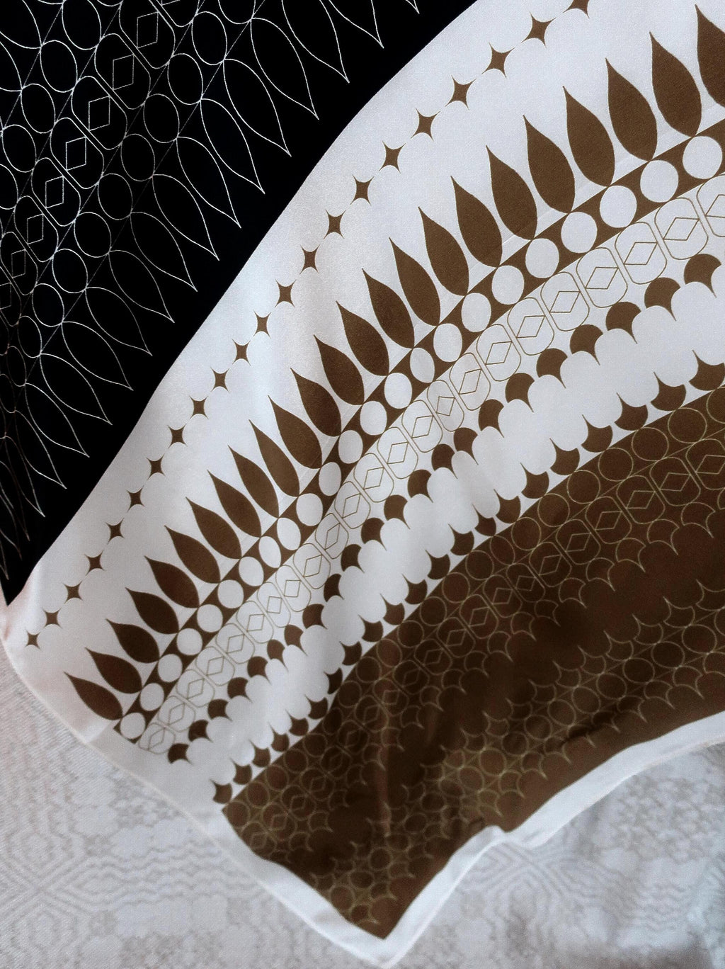 53x53 cm Mulberry Silk Geometric Scarf | Black White Gold | Luxury Square Scarf | Women's & Men's Neckerchief - Scarves4you