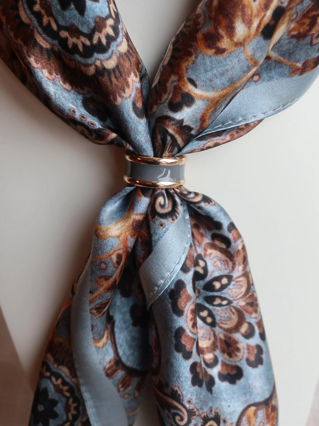 Elegant Scarf Ring - Versatile Buckle & Clip for Silk Scarves - Scarves4you