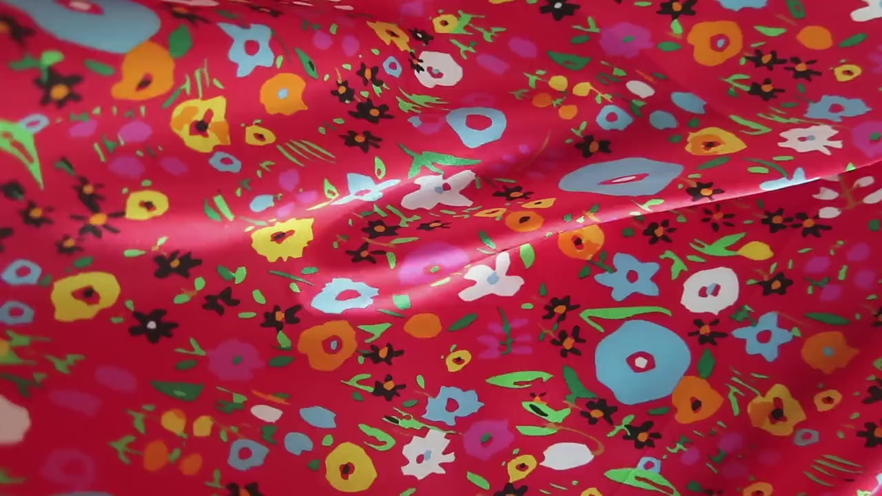 Natural Mulberry Silk Scarf – Red Floral Botanical Pattern Design – 53x53 cm
